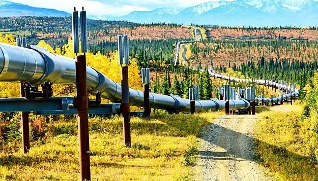 Пересечение газопроводом естественных и искусственных преград: нормы, технология, футляры - фотография