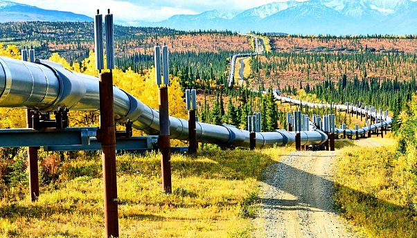 Пересечение газопроводом естественных и искусственных преград: нормы, технология, футляры